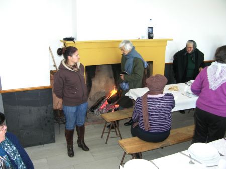 Alguns aproveitam o tempo frio para se aquecerem