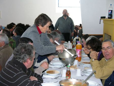 Finalmente o almo�o come�a a ser servido